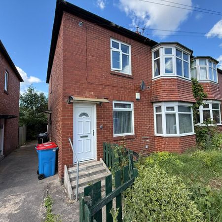 3 bed flat to rent in Bavington Drive, Newcastle, NE5 - Photo 4