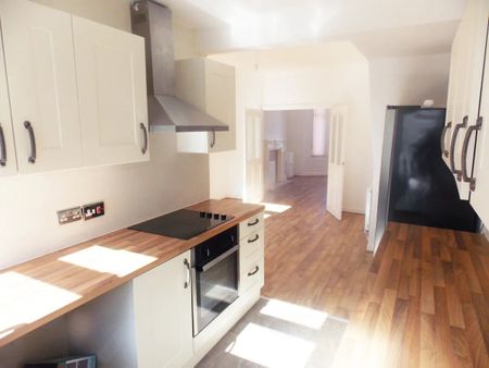 2 Bed End Terrace, Newcombe Street, L6 - Photo 4