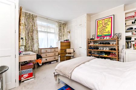 3 bedroom flat in Mortlake High Street - Photo 2