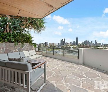 502/18 Hubert Street Woolloongabba - Photo 1