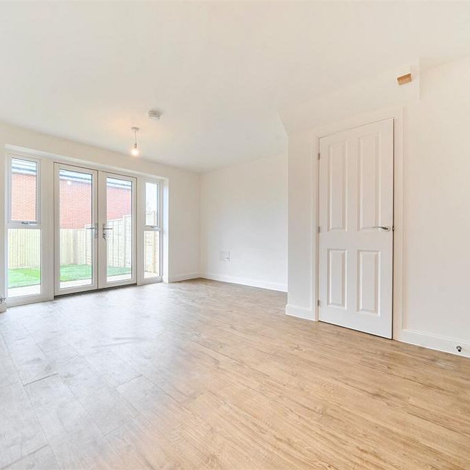 3 bedroom semi-detached house to rent - Photo 1