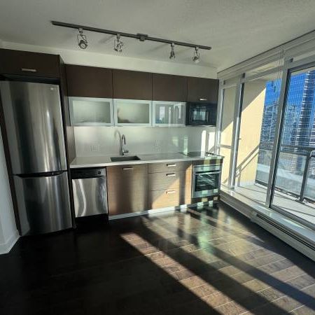 🌟 For Rent: 1 Bedroom + Den Condo in Surrey – Vacant🌟 - Photo 1