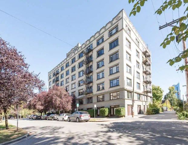 Strathmore Lodge Apartments — Bachelor - Photo 1