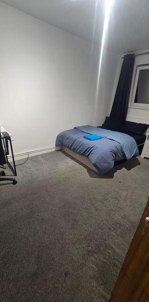 Room in a Shared Flat, Clarence Lane, SW15 - Photo 1