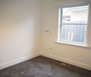 Family Home In The Heart Of Reservoir - Photo 3