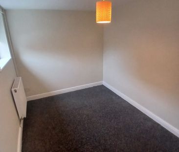 1 bedroom Flat - Farebrother Street - Photo 1