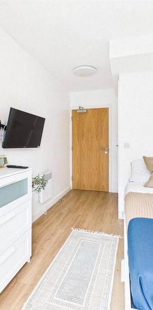 5 bedroom flat to rent - Photo 1