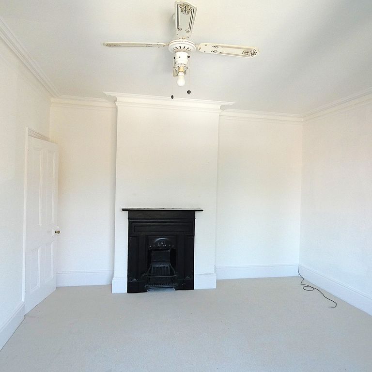 Oaklands Road, Havant - Photo 1