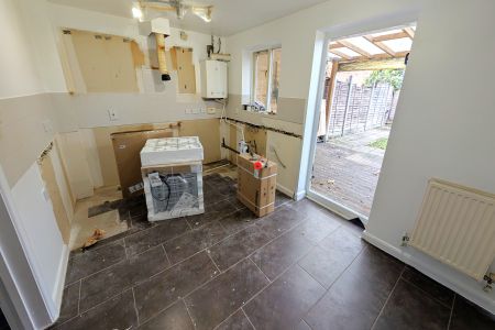 Fennscombe Court, Woking, Surrey, GU24 - Photo 4