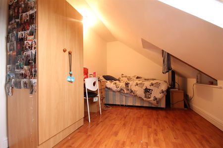 Brandon Grove, Sandyford - Photo 2