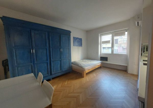 Студия возле метро Dateo