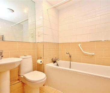 Thorpe Road, Staines-upon-Thames, Surrey, TW18 3HT - Photo 5