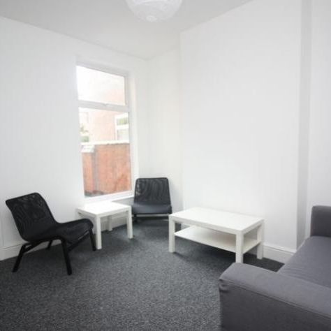 4 bedroom terraced house to rent - Photo 1