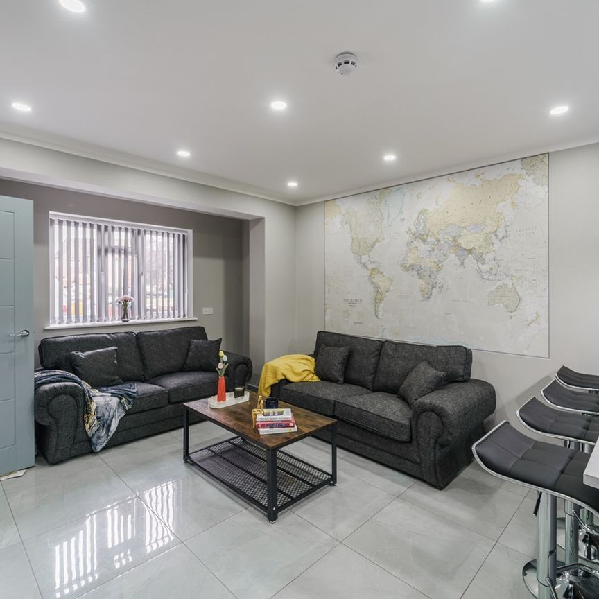 8 Bed Semi-Detached House, Charter Avenue, CV4 - Photo 1