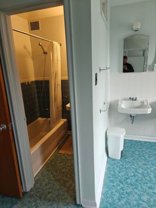 For Lease - 374 Central Park Boulevard Unit# Room #8, Oshawa, Ontario - Photo 1