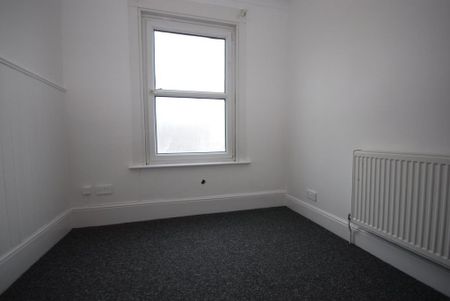 4 bedroom terraced house to rent - Photo 4