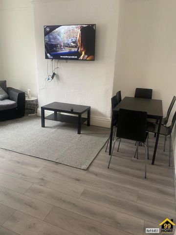 6 bedroom detached house to rent - Photo 3