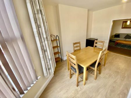 4 bedroom flat to rent - Photo 4
