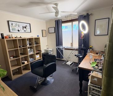 Spacious Family Living on a Large Block - Photo 5