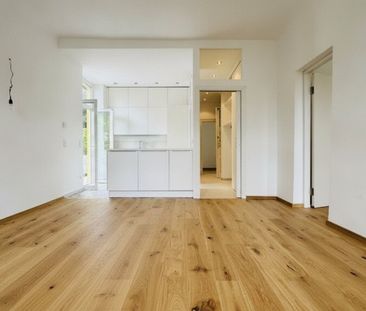 TOP SANIERTE ALTBAUWOHNUNG MIT 2 BALKONEN UND GARTENMITBENÜTZUNG - Photo 2