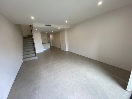 LARGE SPLIT LEVEL APARTMENT - Quality Built Building - Photo 3