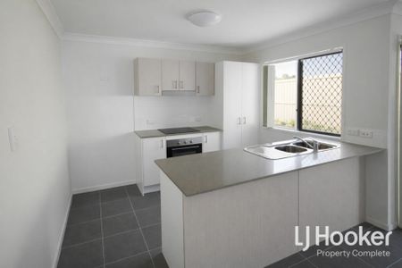 Affordable Comfort in Prime Loganlea Location! - Photo 4