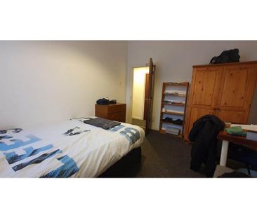 3 bedroom flat to rent - Photo 5