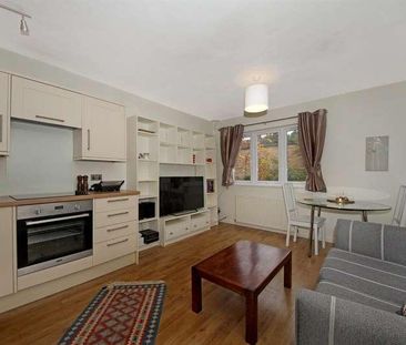 Glencairn Drive, W5 - Photo 3