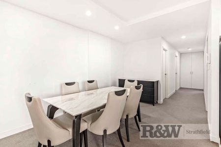 SPACIOUS 3 BED 3 BATH APARTMENT! - Photo 4