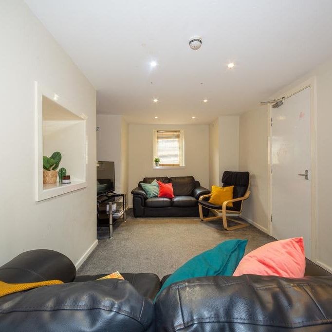 1 bedroom in a house share to rent - Photo 1