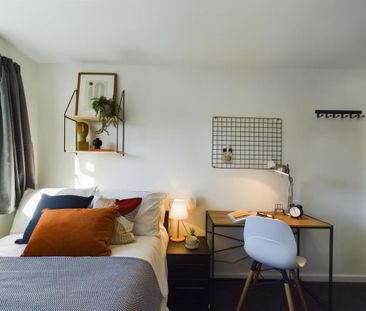 1 bedroom in a house share to rent - Photo 2