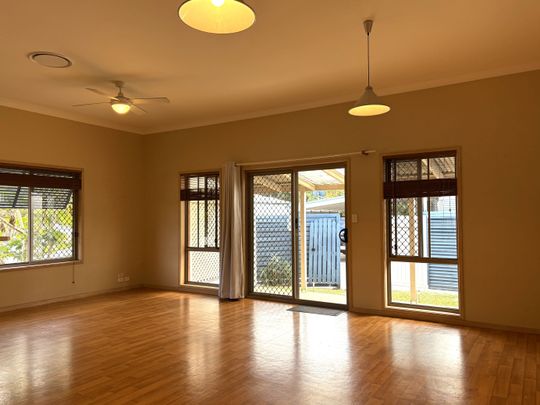 Two-storey Townhouse in the heart of Byron - Photo 1