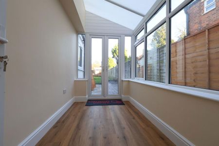 1 bedroom in a house share to rent - Photo 2