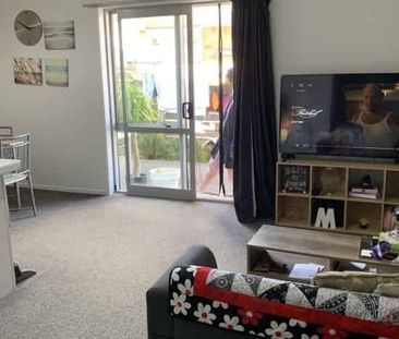 Modern Townhouse - Photo 5