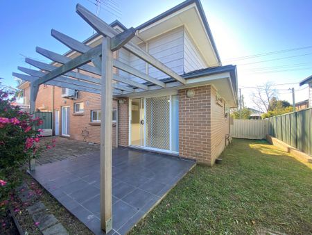 3 Bedrooms Duplex with Extra Study Room and Ducted Air Conditioning - Photo 2