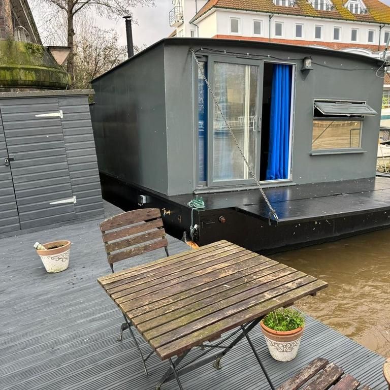 1 bedroom houseboat to rent - Photo 1