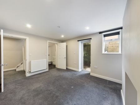 Portland Square, Pittville, Cheltenham, GL52 - Photo 3