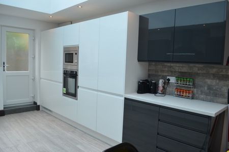 6 Rose Cottages Hubert Road - Photo 5