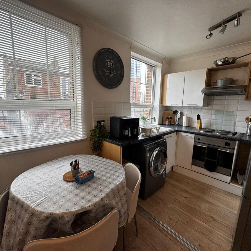 2 Bed Flat, Atlantic Mansions, SO14 - Photo 1