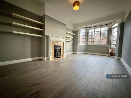 3 bedroom flat to rent - Photo 2