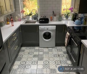 1 bedroom in a flat share to rent - Photo 6