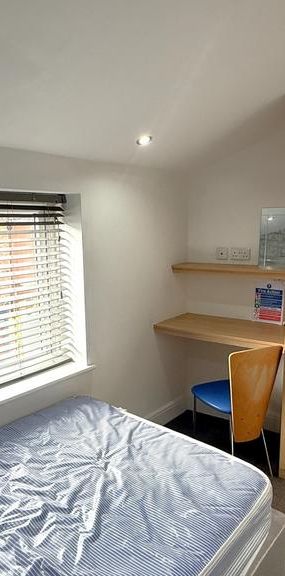 1 bedroom in a house share to rent - Photo 1