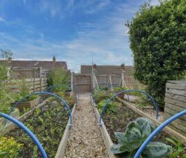 3 BEDROOM Bungalow - Detached - Photo 2