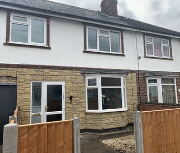 3 Bedroom Terraced - Photo 2