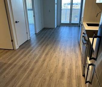 Hwy 400/Highway 7-Luxurious 1Bdrm+Den 1Bath 1Locker - Photo 1