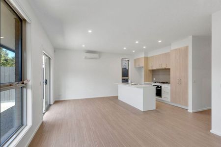 Stylish, Spacious & Ideally Located Townhouse - Photo 3