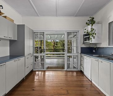 Charming Bardon Retreat with Leafy Views - Photo 5