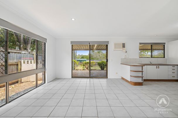 Welcome to 17 Cambridge Street! Nestled in a quiet and family-friendly street. - Photo 1