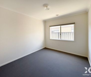 Family-Friendly Living in Featherbrook Estate - Photo 2