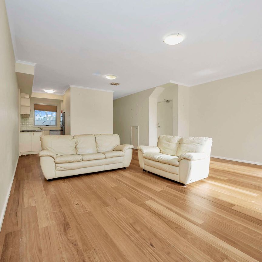 Spacious and Light-Filled Townhouse - Photo 1